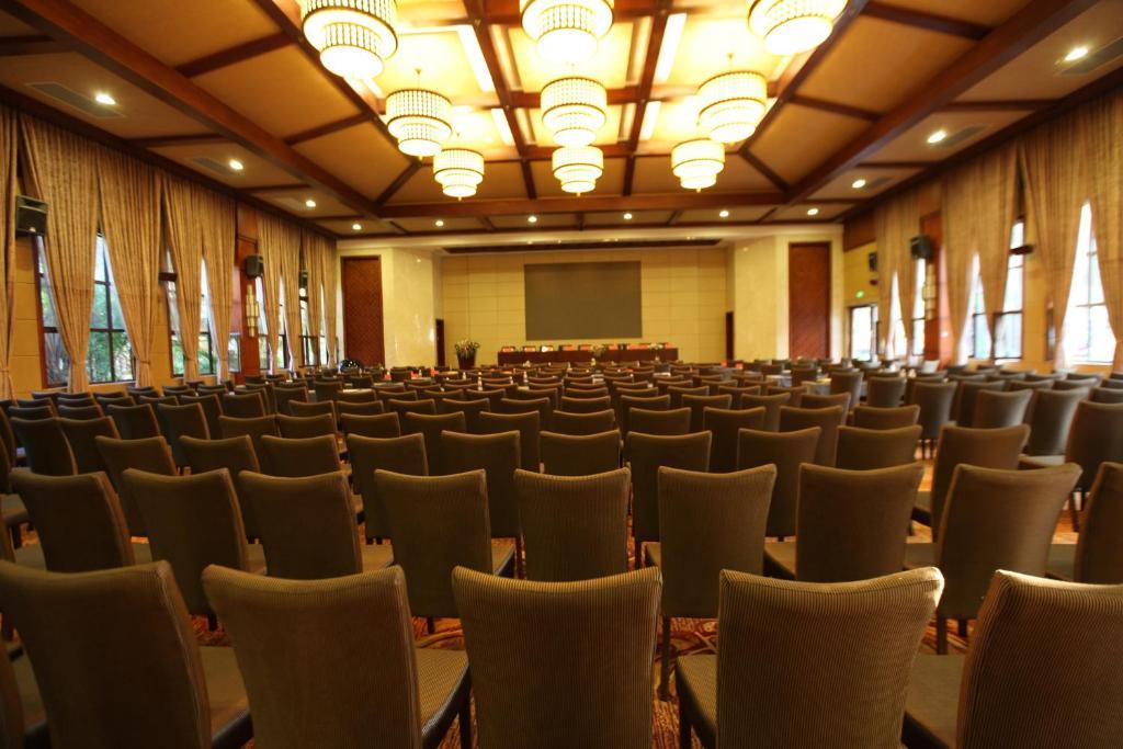 Ramada Plaza Xishuangbanna Hotell Exteriör bild