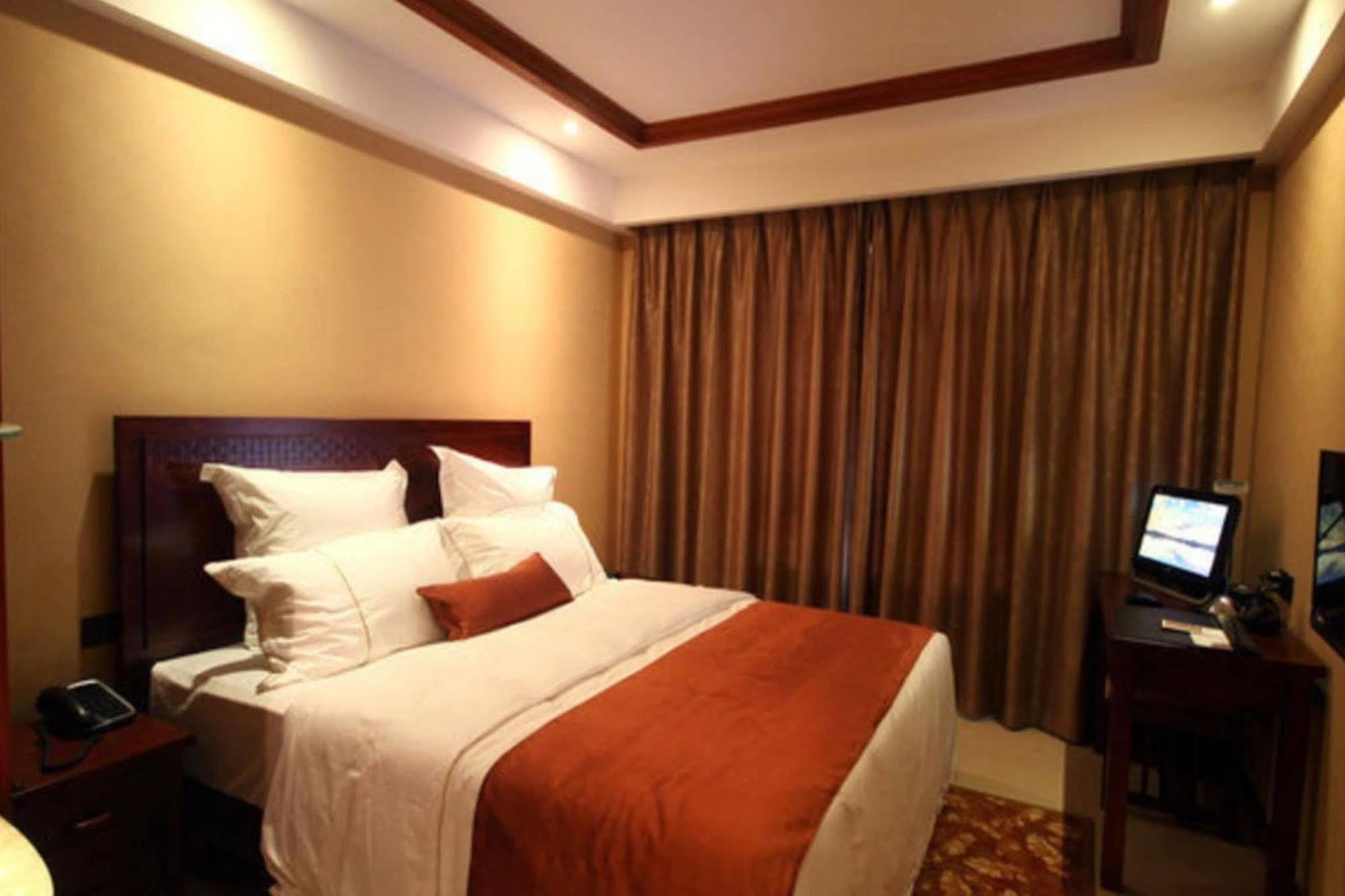 Ramada Plaza Xishuangbanna Hotell Exteriör bild